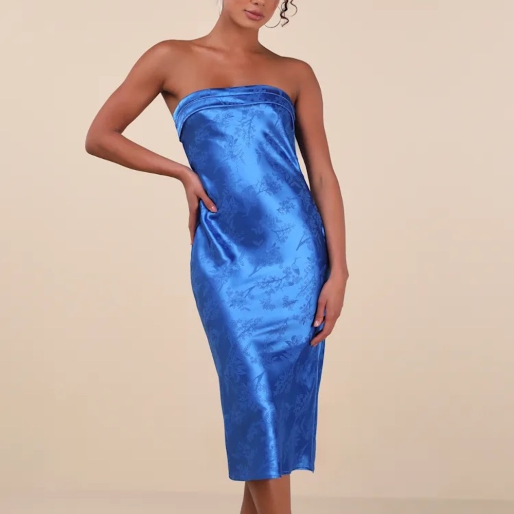Lulu’s Blue Jacquard Strapless Midi Dress